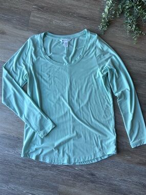 Athleta Stratus Mint Long Sleeve Scoop Neck Tee